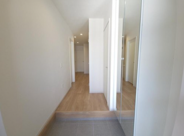 神戸市垂水区馬場通、新築一戸建ての玄関画像です