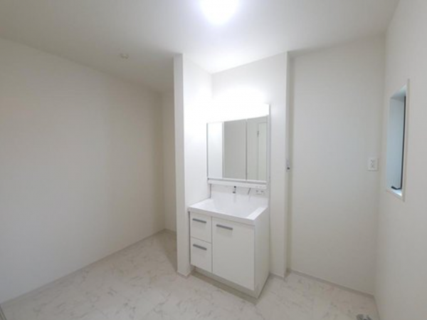 神戸市垂水区馬場通、新築一戸建ての洗面画像です