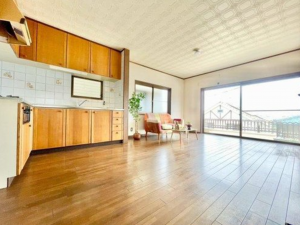 神戸市垂水区舞子坂、中古一戸建ての居間画像です