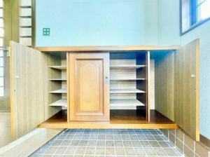 神戸市垂水区舞子坂、中古一戸建ての玄関画像です