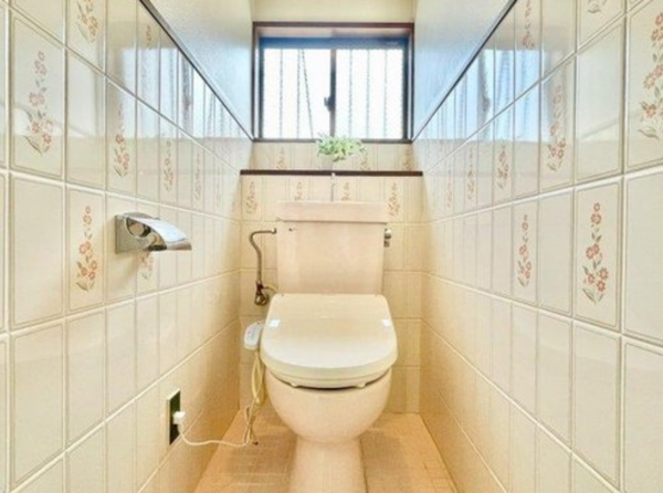 神戸市垂水区舞子坂、中古一戸建てのトイレ画像です