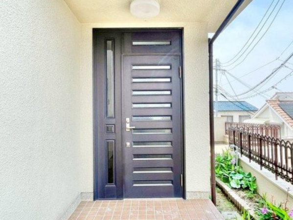 神戸市垂水区舞子坂、中古一戸建ての玄関画像です