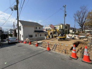 神戸市垂水区霞ケ丘、新築一戸建ての前面道路を含む現地写真画像です