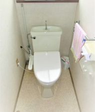 神戸市垂水区霞ケ丘、中古一戸建てのトイレ画像です