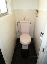 神戸市垂水区北舞子、中古一戸建てのトイレ画像です