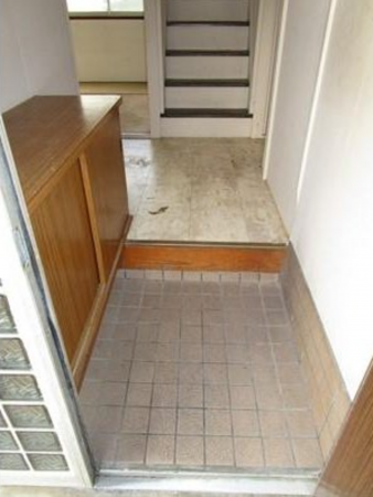 神戸市垂水区北舞子、中古一戸建ての玄関画像です