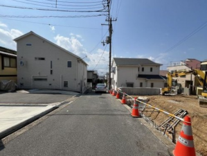 神戸市垂水区霞ケ丘、新築一戸建ての前面道路を含む現地写真画像です