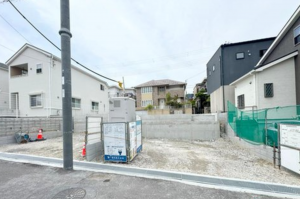 神戸市垂水区青山台、新築一戸建ての前面道路を含む現地写真画像です