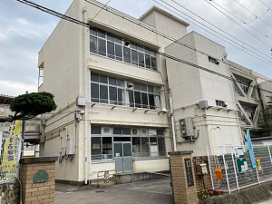 神戸市垂水区千鳥が丘、マンションの小学校画像です