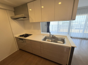 神戸市垂水区星陵台、マンションのキッチン画像です