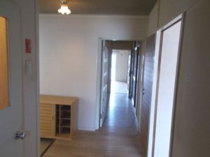 神戸市垂水区高丸、マンションの玄関画像です