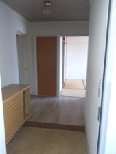 神戸市垂水区高丸、マンションの玄関画像です