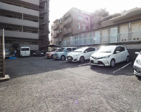 神戸市垂水区塩屋町、マンションの駐車場画像です