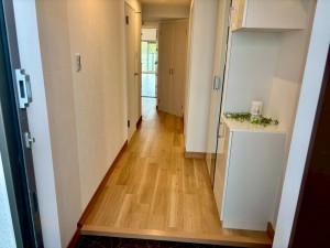 神戸市垂水区青山台、マンションの玄関画像です