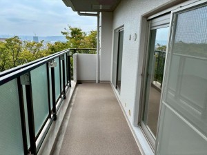 神戸市垂水区青山台、マンションのバルコニー画像です