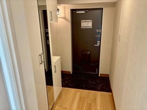 神戸市垂水区青山台、マンションの玄関画像です