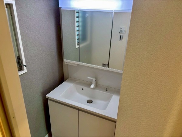 神戸市垂水区青山台、マンションの洗面画像です