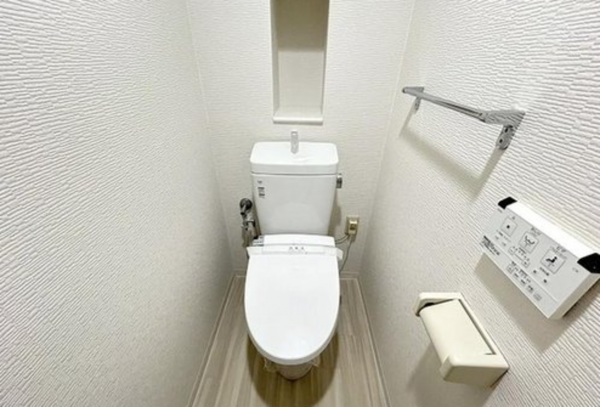 神戸市垂水区北舞子、マンションのトイレ画像です