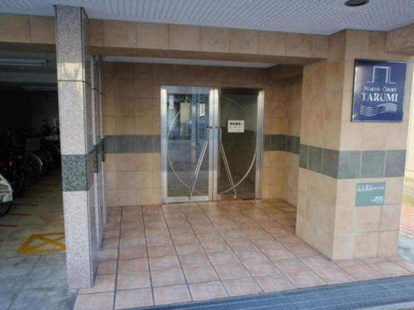 神戸市垂水区海岸通、マンションのエントランス画像です