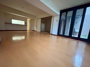 神戸市垂水区旭が丘、マンションの居間画像です