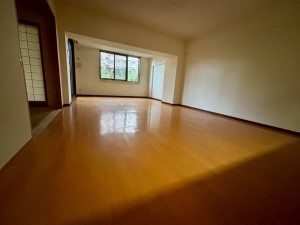 神戸市垂水区旭が丘、マンションの居間画像です