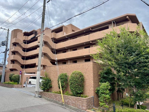 神戸市垂水区旭が丘、マンションの外観画像です