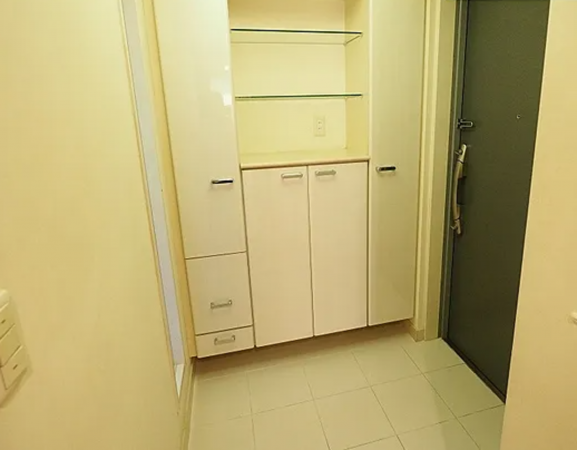 神戸市垂水区旭が丘、マンションの玄関画像です