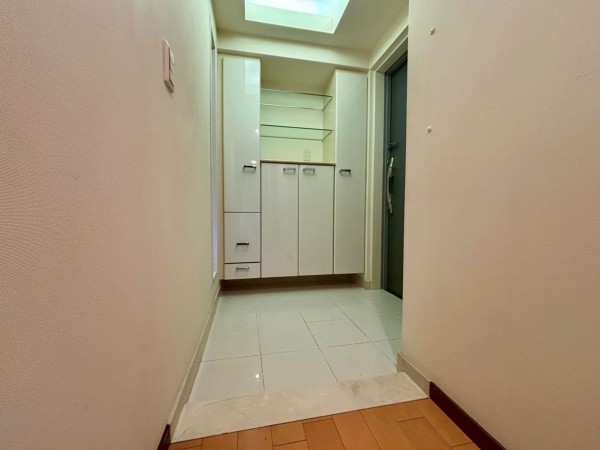 神戸市垂水区旭が丘、マンションの玄関画像です