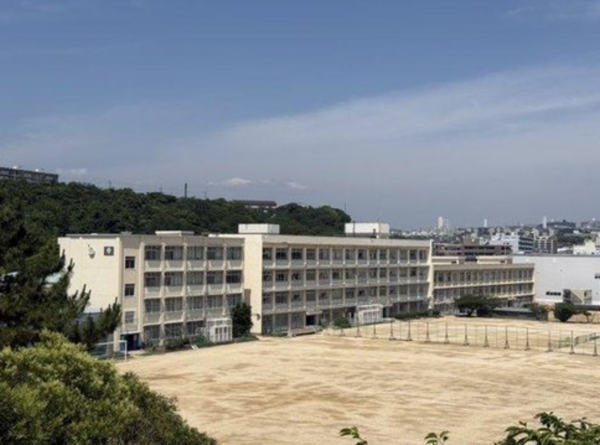 神戸市垂水区舞子台、新築一戸建ての中学校画像です