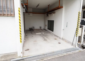 神戸市垂水区霞ケ丘、中古一戸建ての駐車場画像です