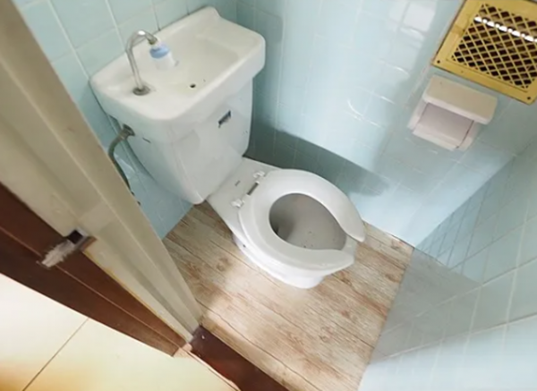 神戸市垂水区霞ケ丘、中古一戸建てのトイレ画像です