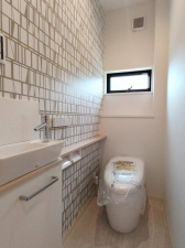 神戸市垂水区高丸、新築一戸建てのトイレ画像です