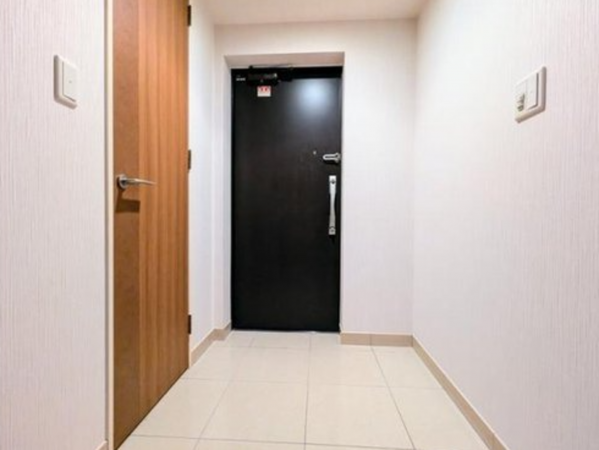 神戸市垂水区上高丸、マンションの玄関画像です