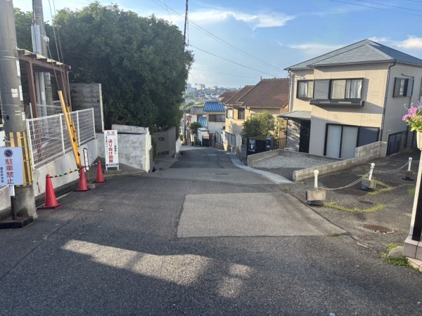 神戸市垂水区舞子坂、土地の前面道路を含む現地写真画像です