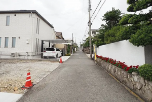 神戸市垂水区霞ケ丘、土地の前面道路を含む現地写真画像です