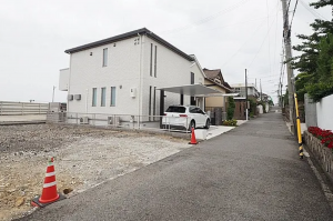 神戸市垂水区霞ケ丘、土地の前面道路を含む現地写真画像です