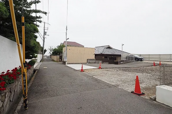 神戸市垂水区霞ケ丘、土地の前面道路を含む現地写真画像です