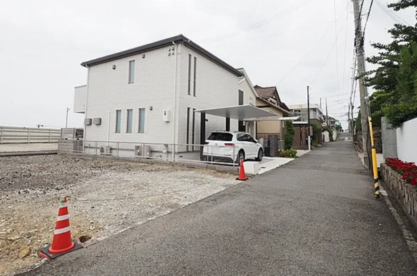 神戸市垂水区霞ケ丘、土地の前面道路を含む現地写真画像です