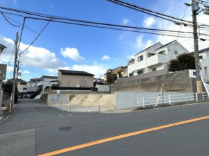 神戸市垂水区南多聞台、土地の前面道路を含む現地写真画像です