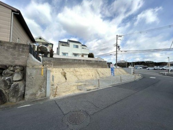 神戸市垂水区南多聞台、土地の前面道路を含む現地写真画像です