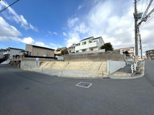 神戸市垂水区南多聞台、土地の前面道路を含む現地写真画像です