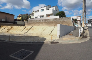 神戸市垂水区南多聞台、土地の前面道路を含む現地写真画像です