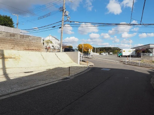 神戸市垂水区南多聞台、土地の前面道路を含む現地写真画像です