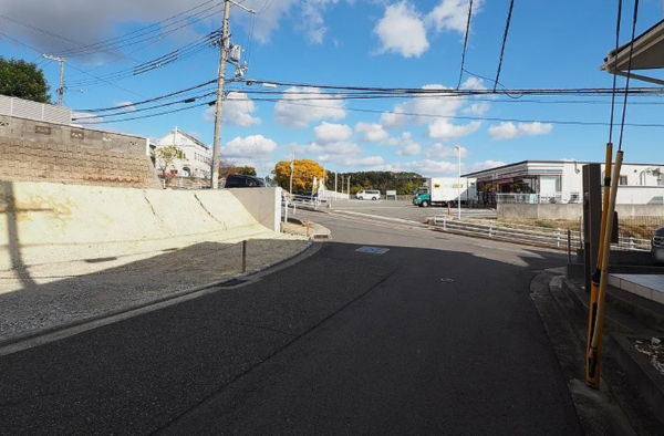 神戸市垂水区南多聞台、土地の前面道路を含む現地写真画像です