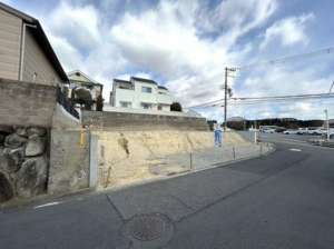 神戸市垂水区南多聞台、土地の前面道路を含む現地写真画像です