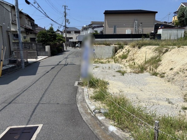 神戸市垂水区南多聞台、土地の前面道路を含む現地写真画像です