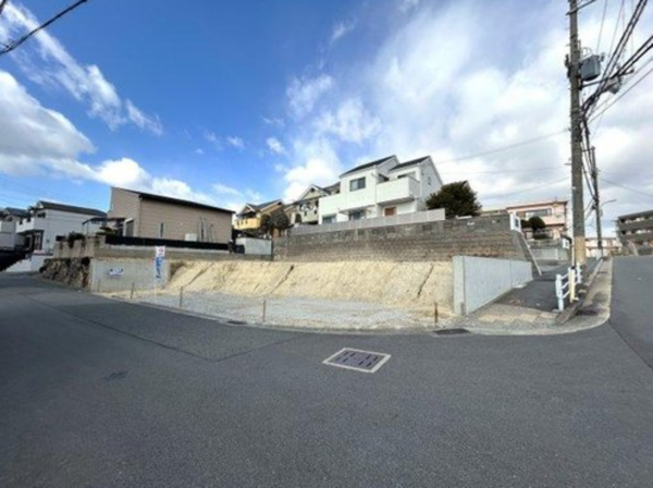 神戸市垂水区南多聞台、土地の前面道路を含む現地写真画像です