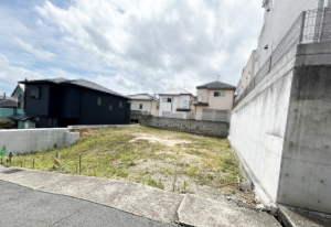 神戸市垂水区千鳥が丘、土地の前面道路を含む現地写真画像です