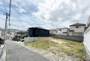 神戸市垂水区千鳥が丘、土地の前面道路を含む現地写真画像です