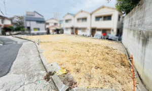 神戸市垂水区舞子台、土地の前面道路を含む現地写真画像です